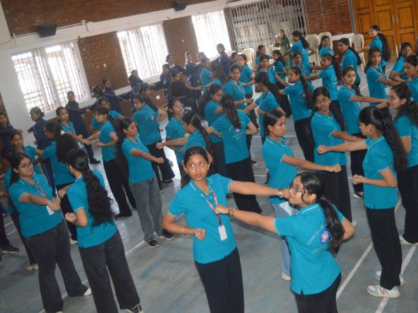 SELF-DEFENCE FOR GIRLS (1)